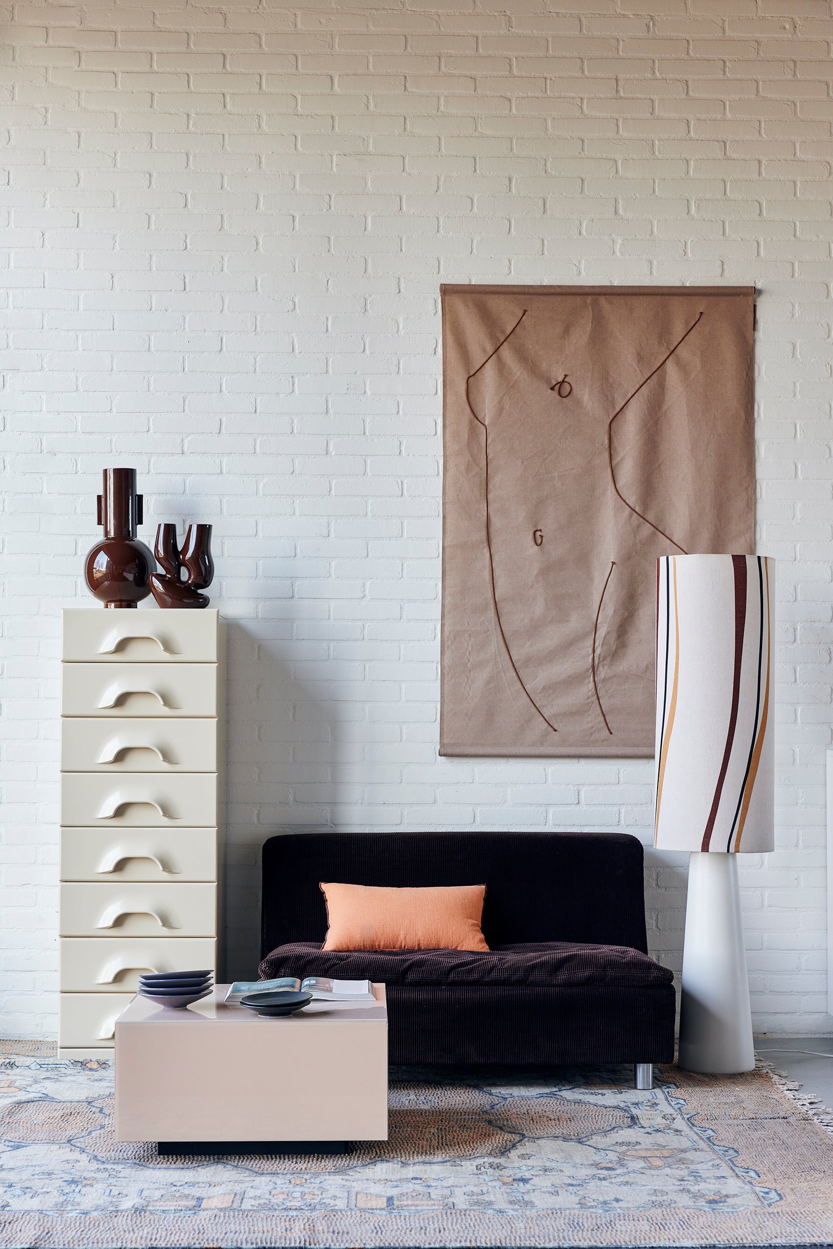 Cone floor lamp base XL cream - ambient2