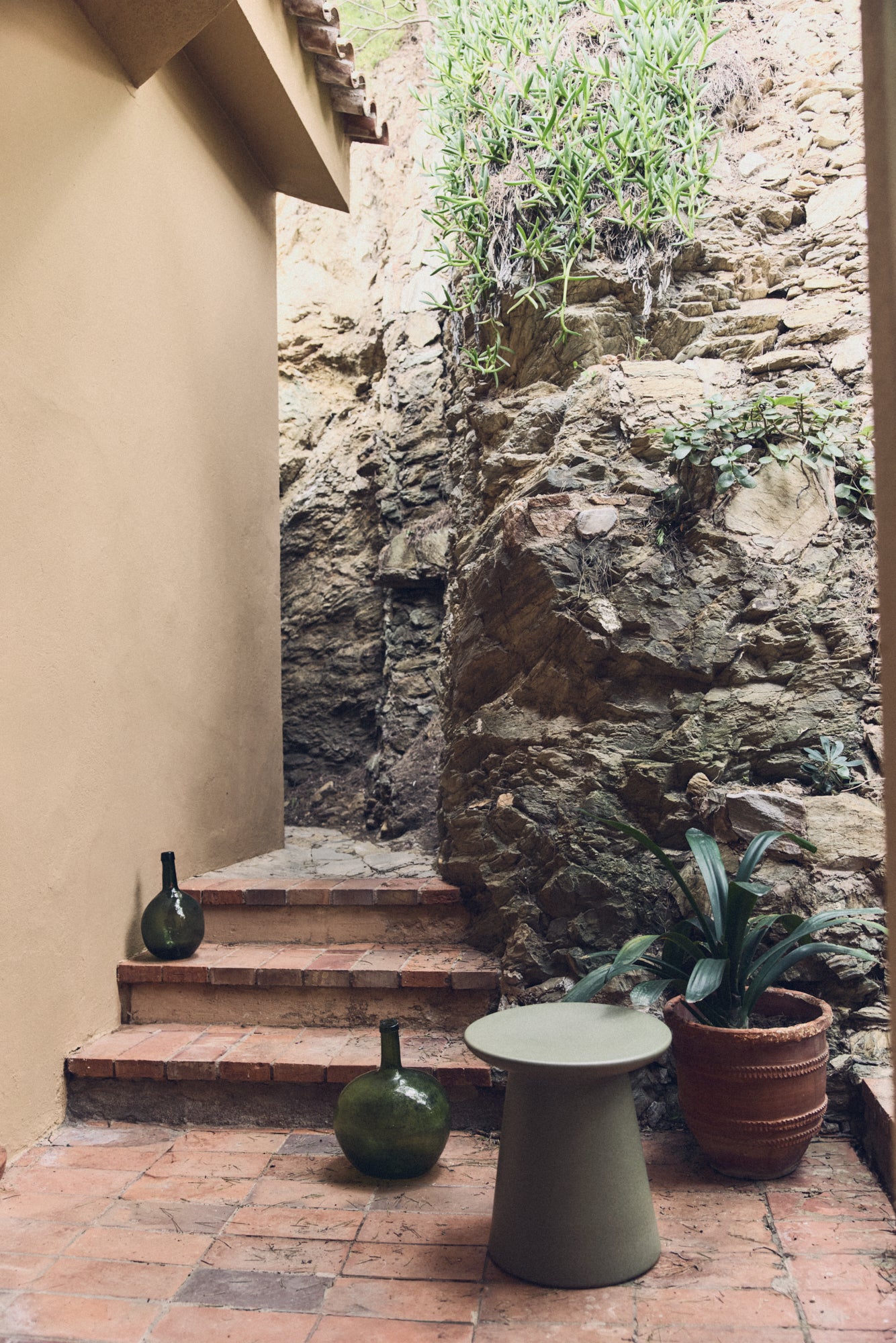 Earthenware side table army - ambient