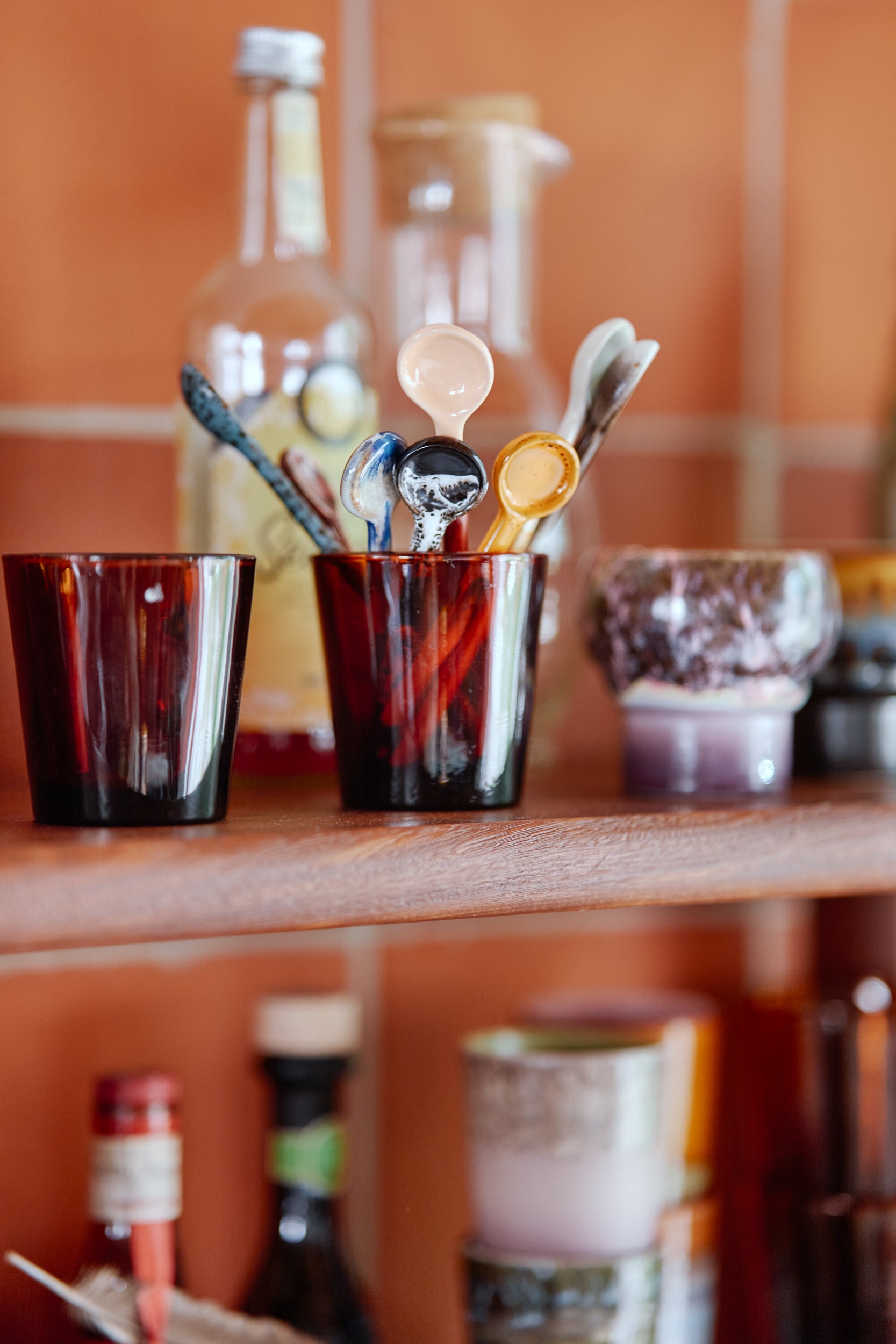 lingurite 70s ceramics - lifestyle
