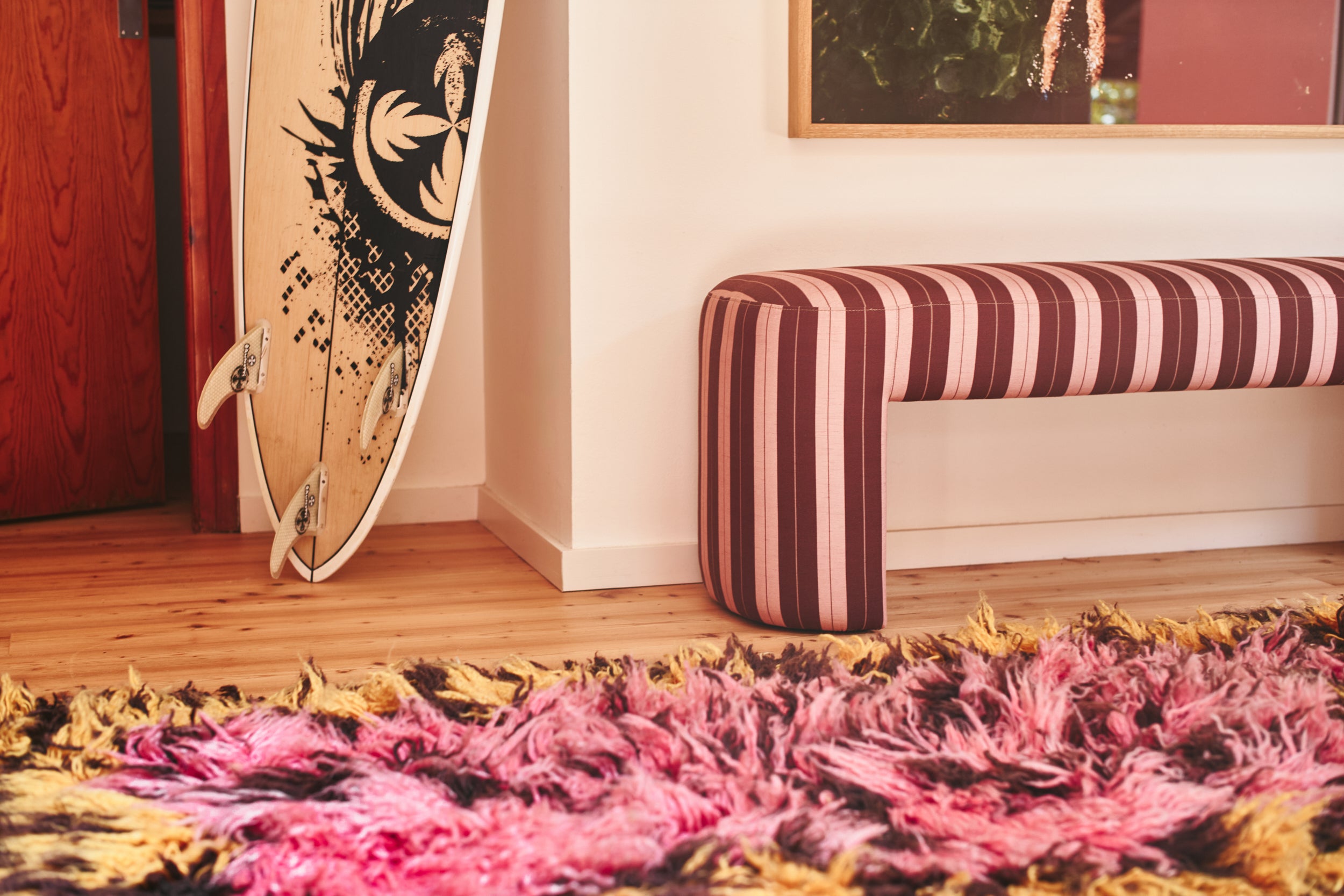 Lobby bench striped - ambient