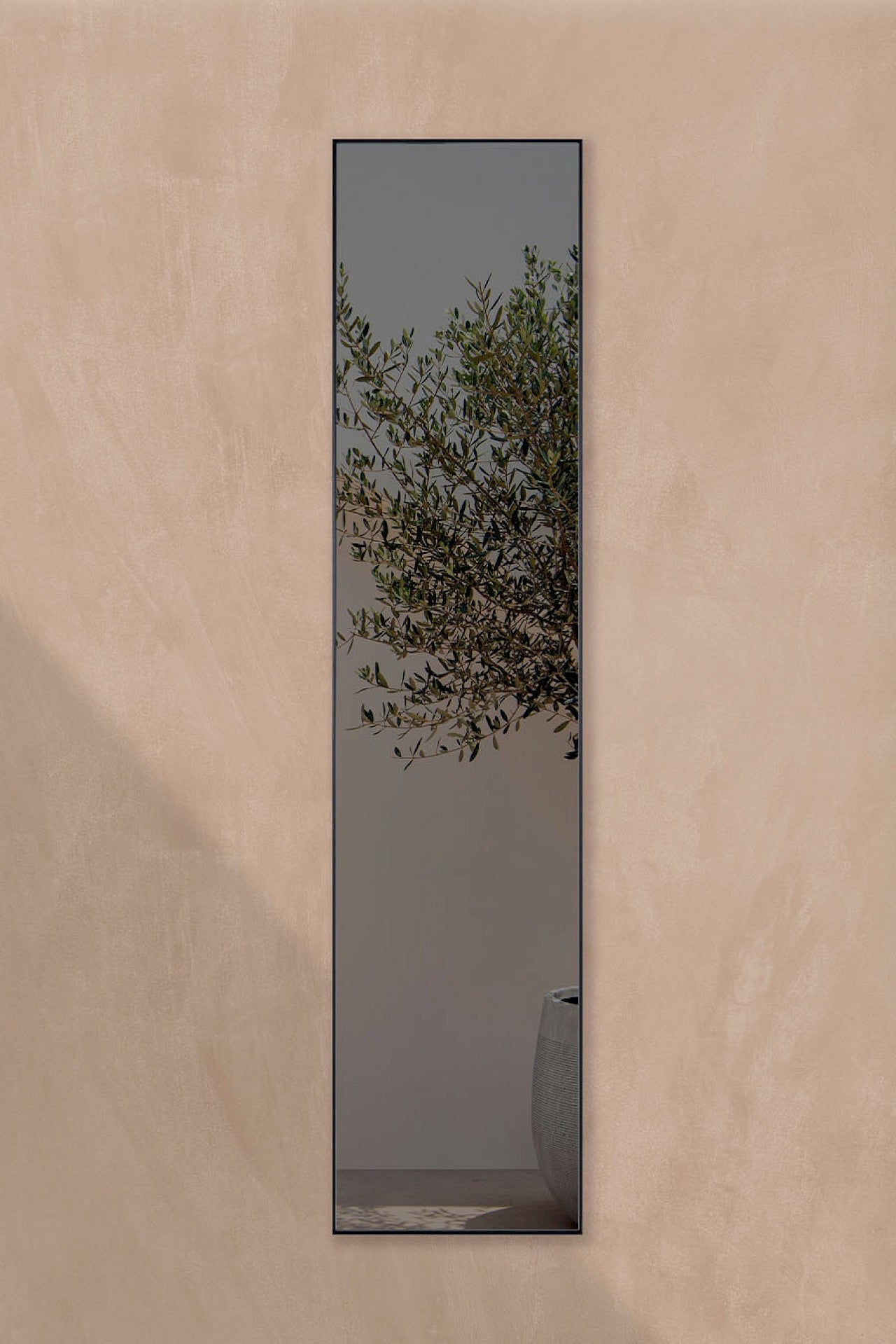 Lucka Outdoor Black Hall