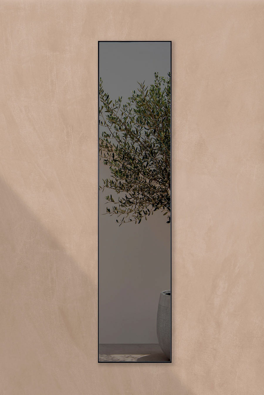 Lucka Outdoor Black Hall