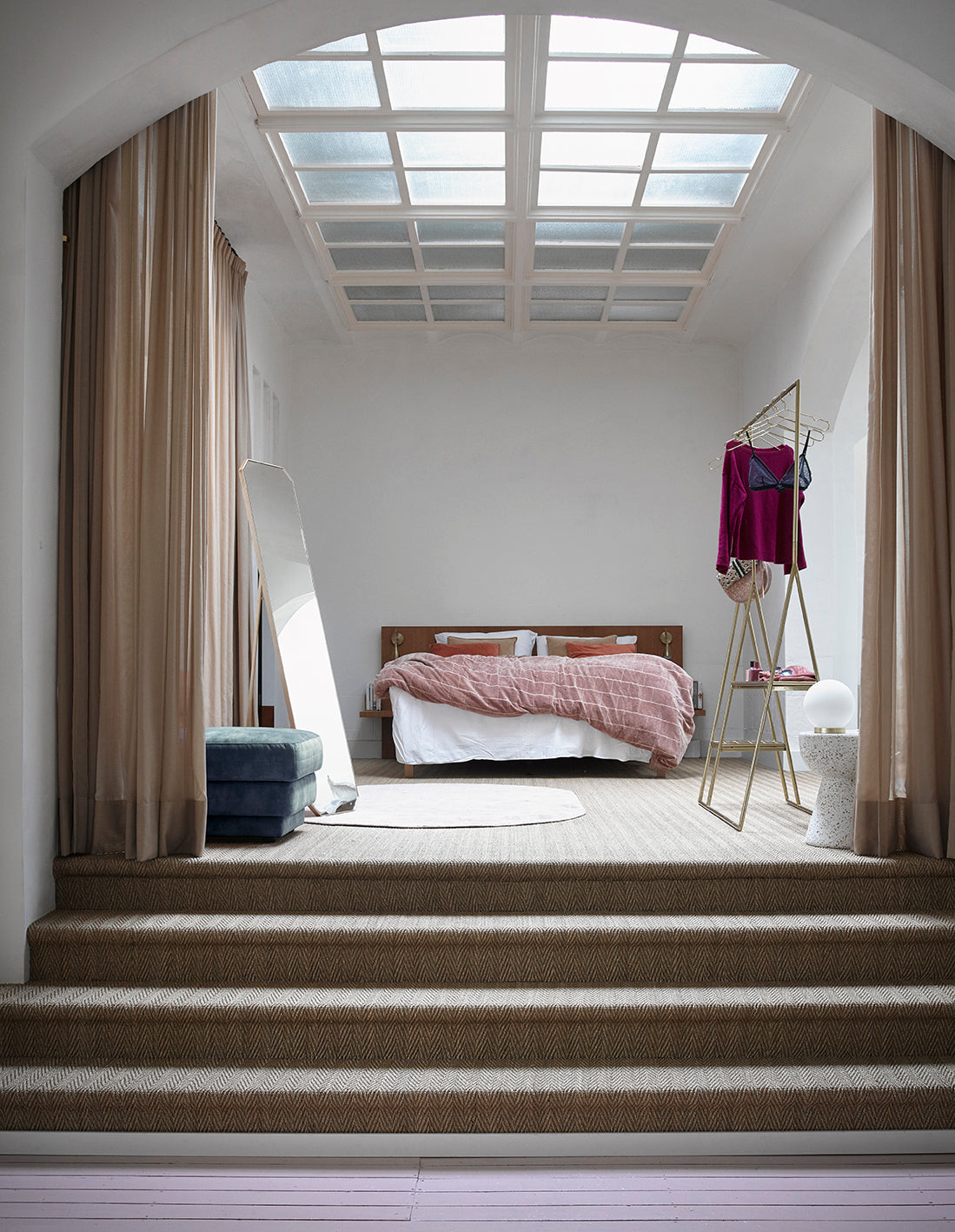 Standing floor mirror brass - ambient