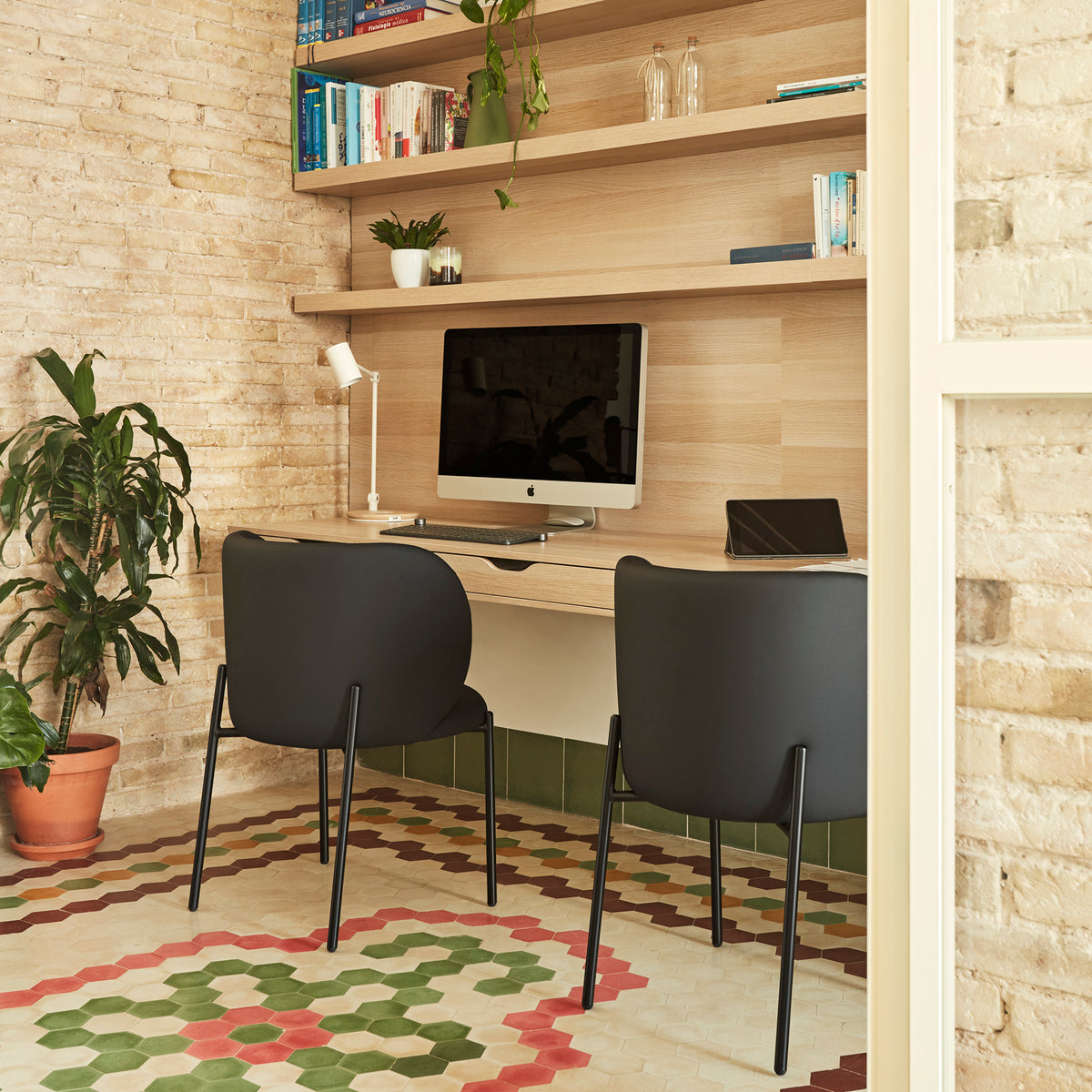 Mogi Chair