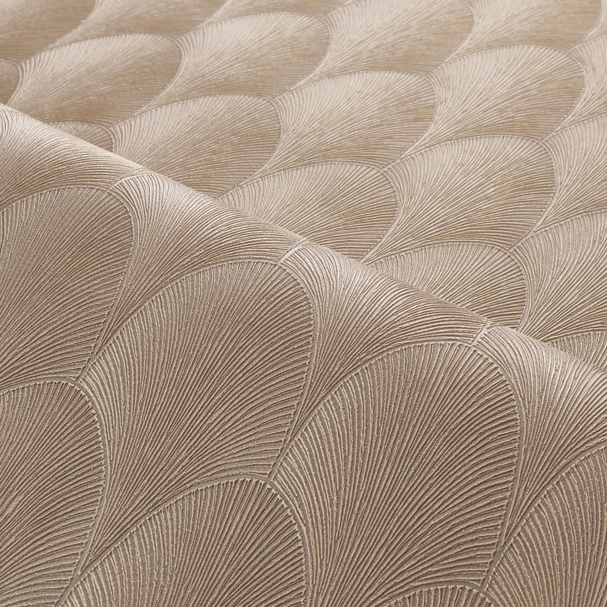 Tourmaline Taupe. Gold-det