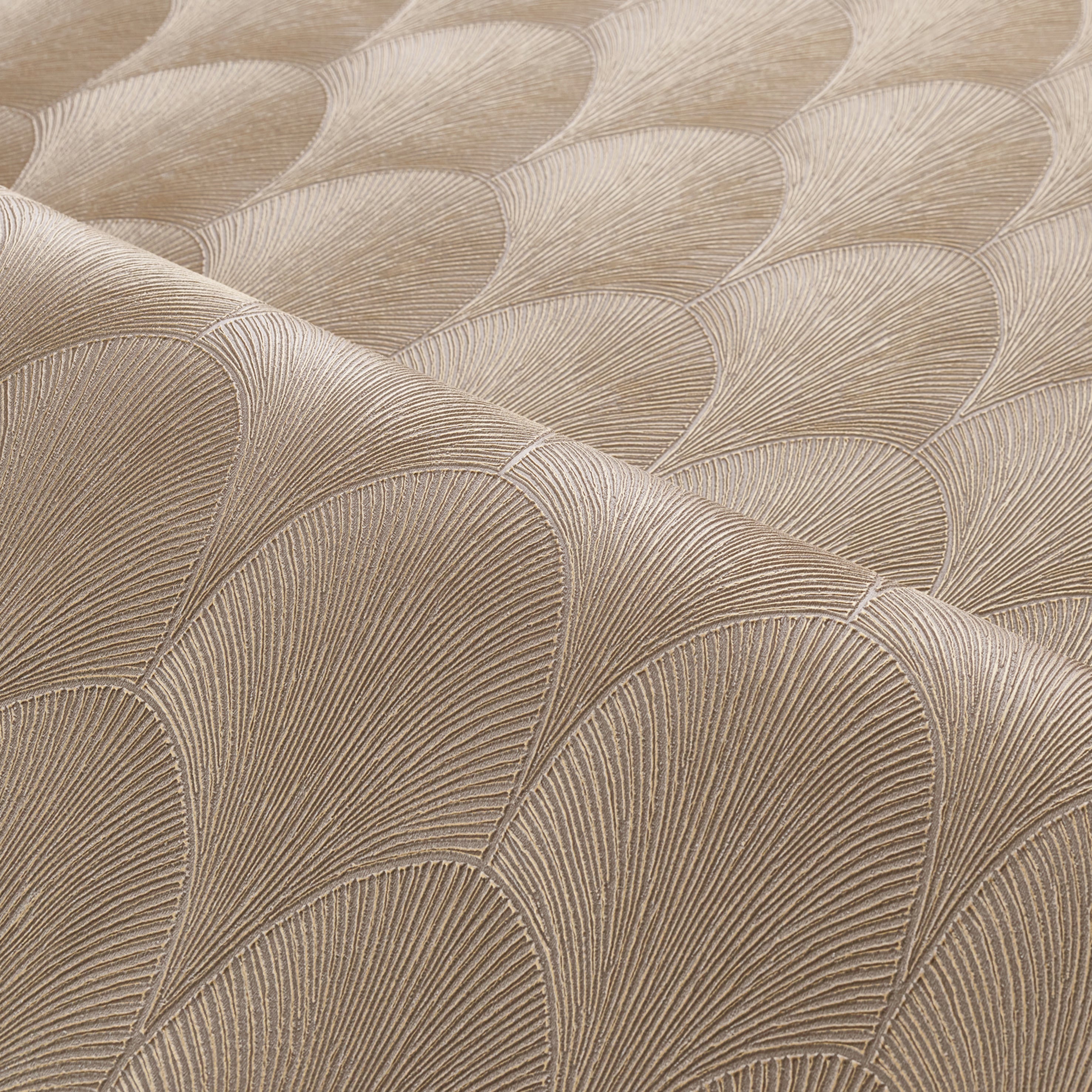 Tourmaline Taupe. Gold-det