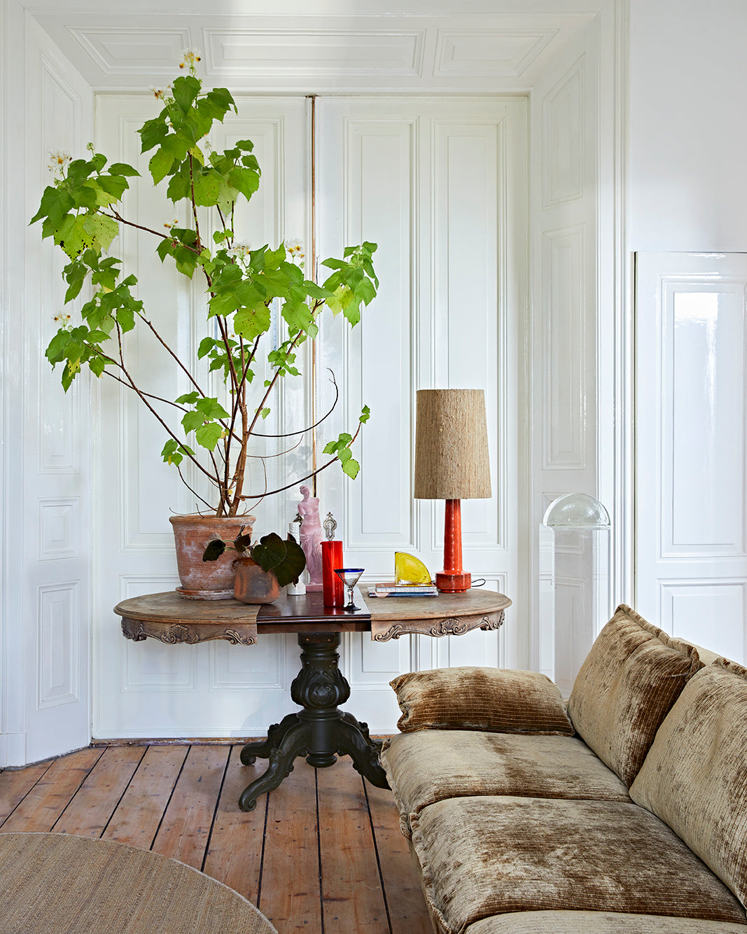 Retro sofa aged gold - ambient