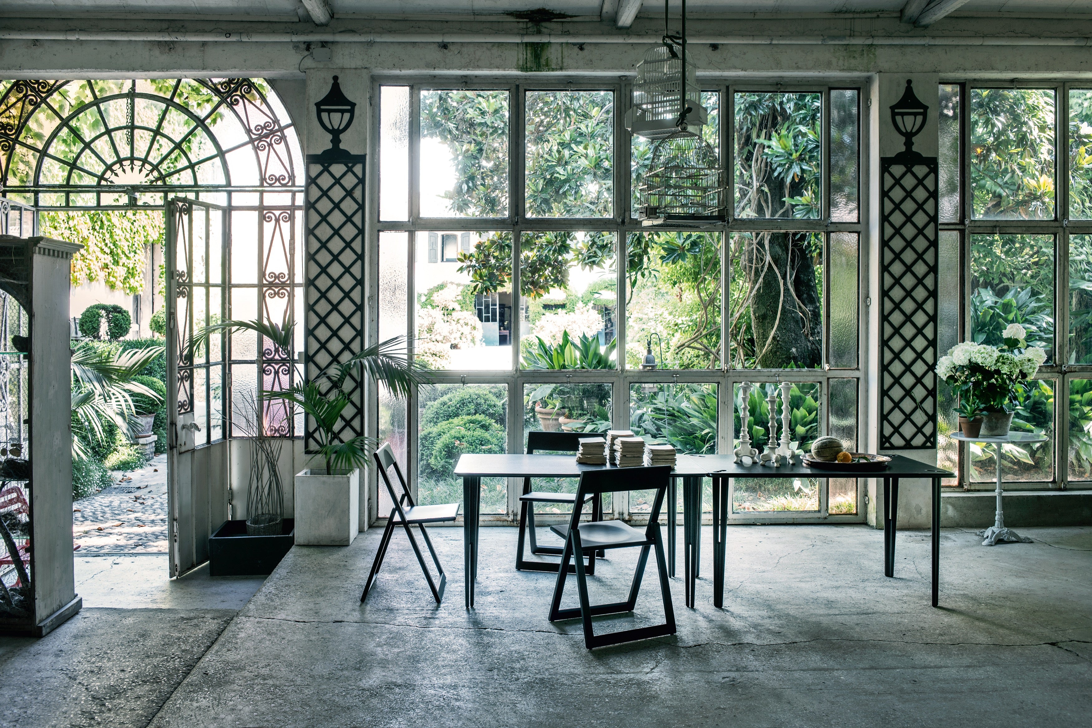 Aviva chair black - lifestyle