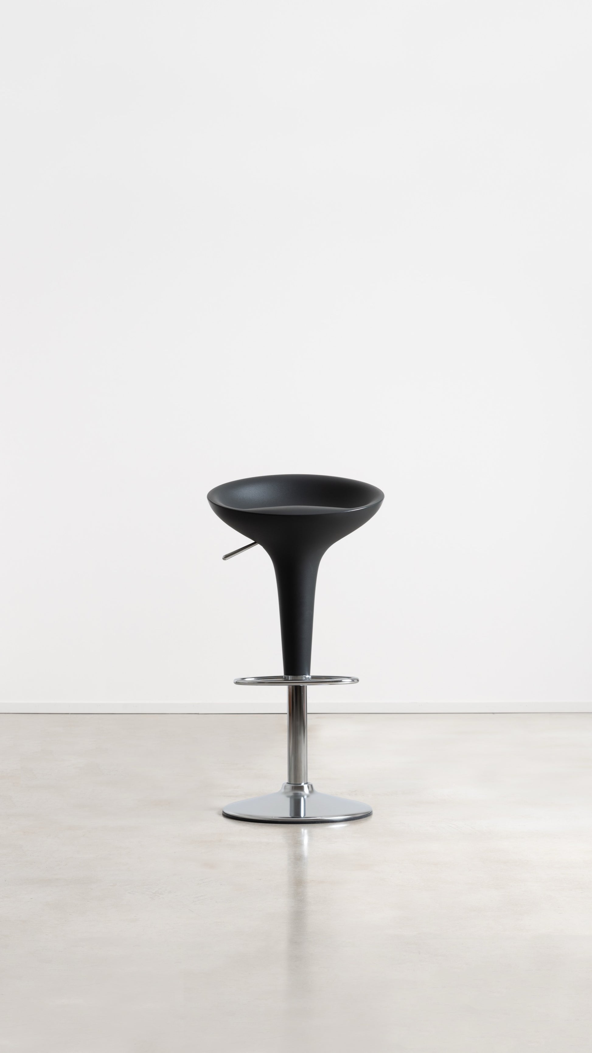 Bombo stool anthracite - lifestyle