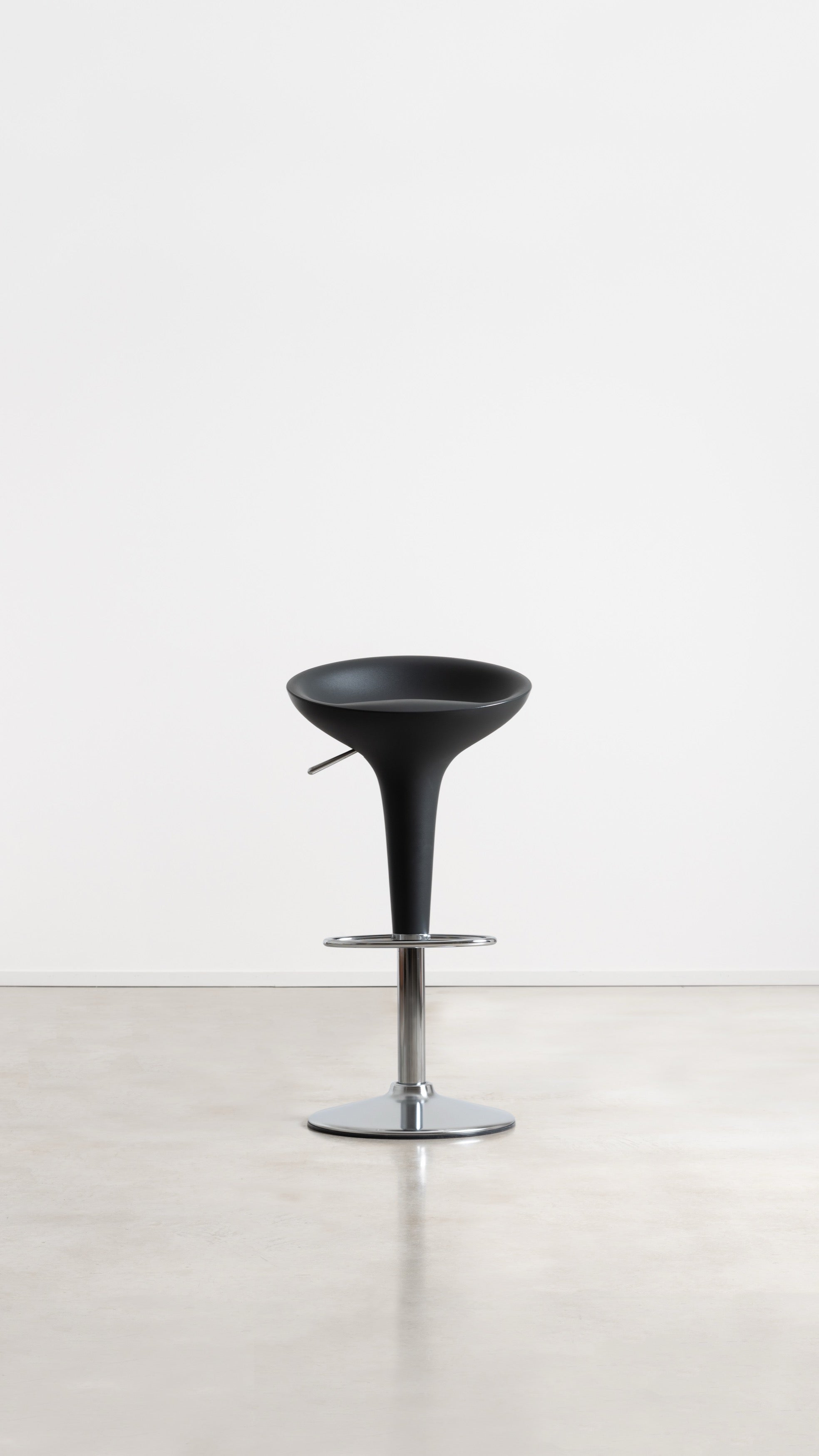 Bombo stool anthracite - lifestyle