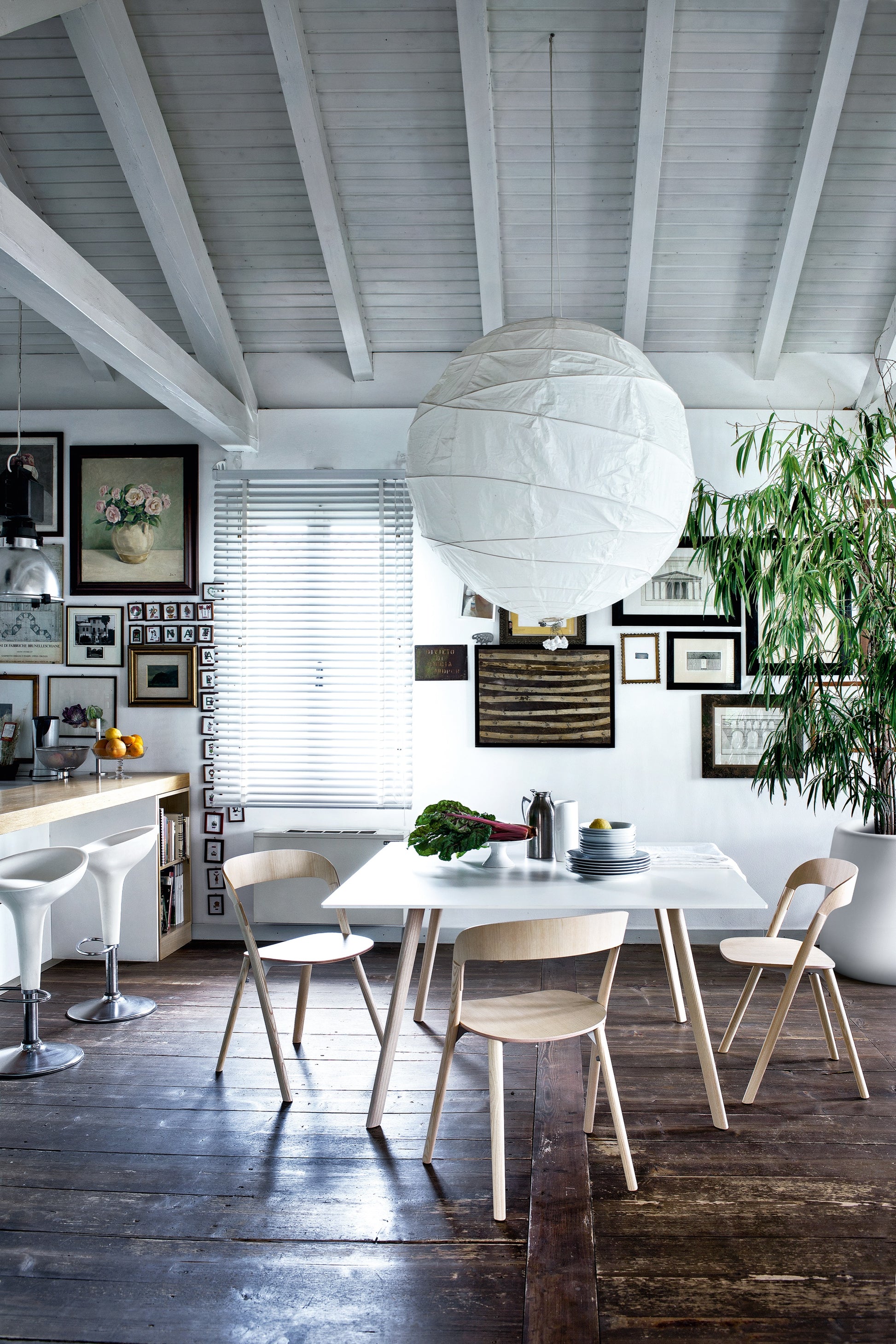Bombo stool white - lifestyle