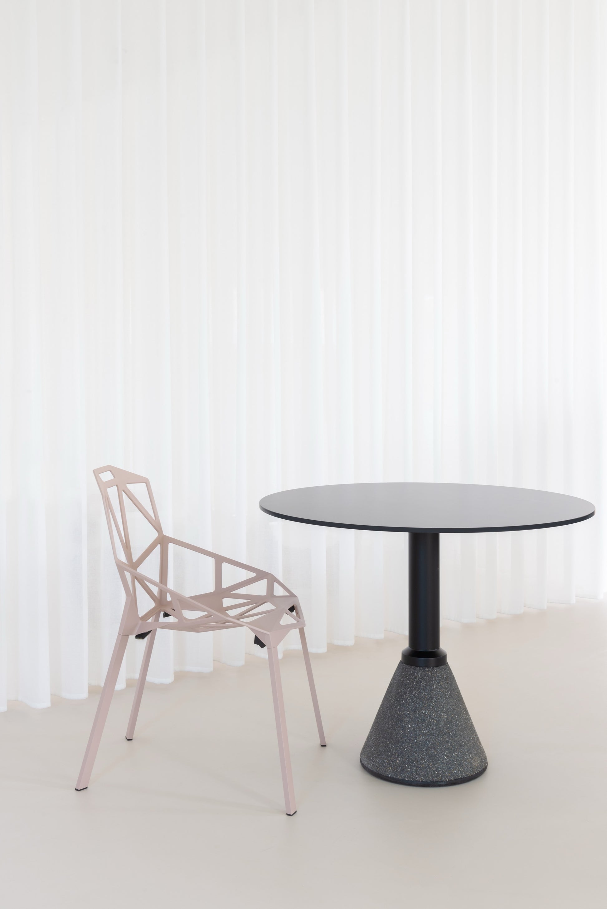 Chair one blush -lifestyle