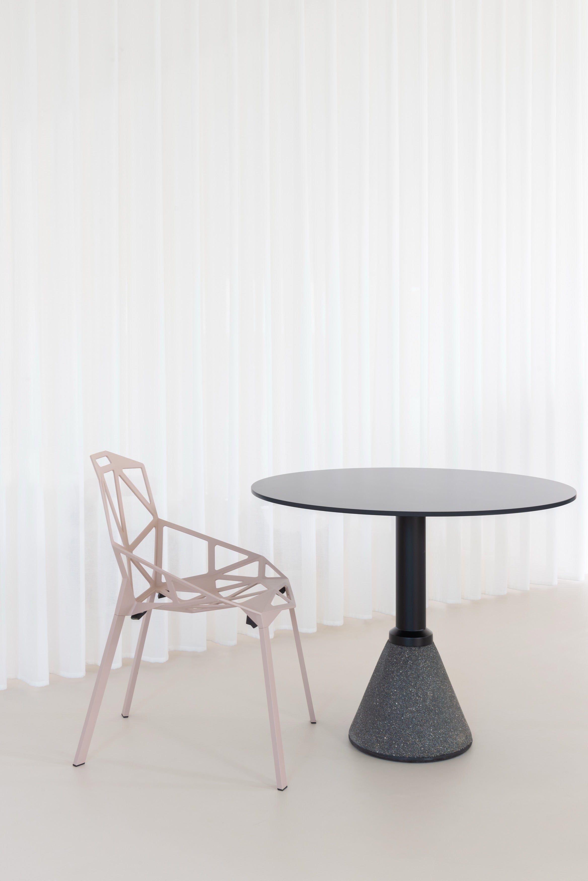 Chair one blush -lifestyle