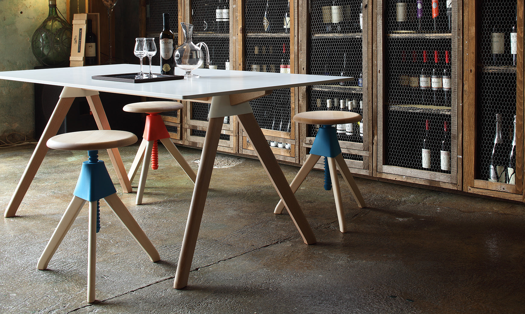 Jerry stool blue - lifestyle