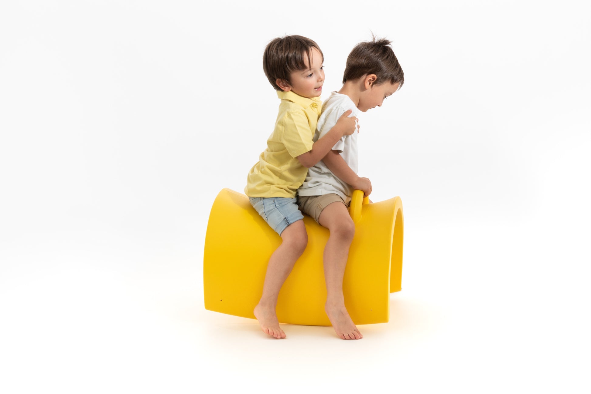 Trioli yellow - lifestyle