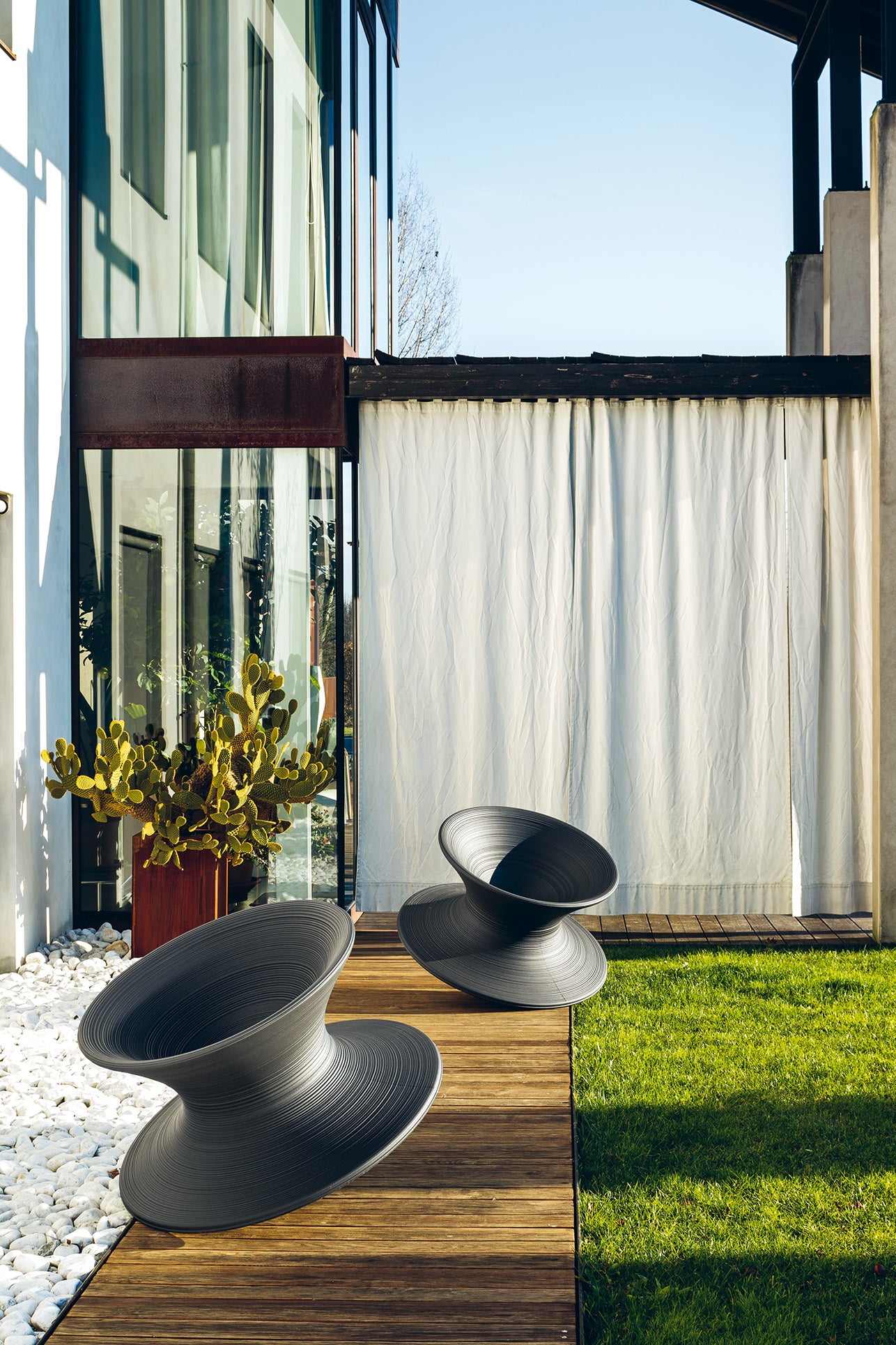 Spun armchair anthracite - lifestyle