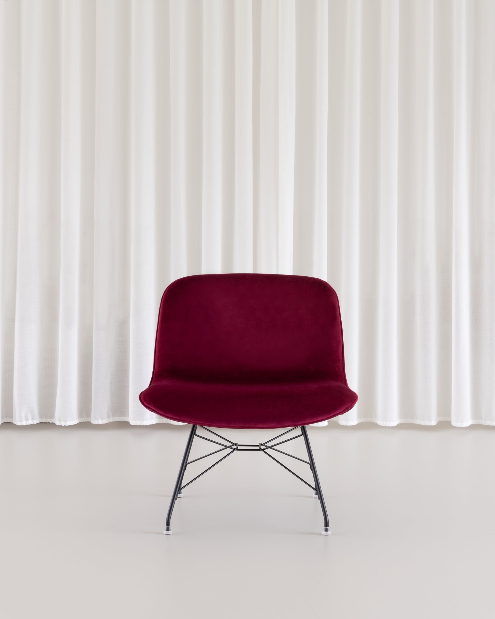 Troy armchair black velvet - front