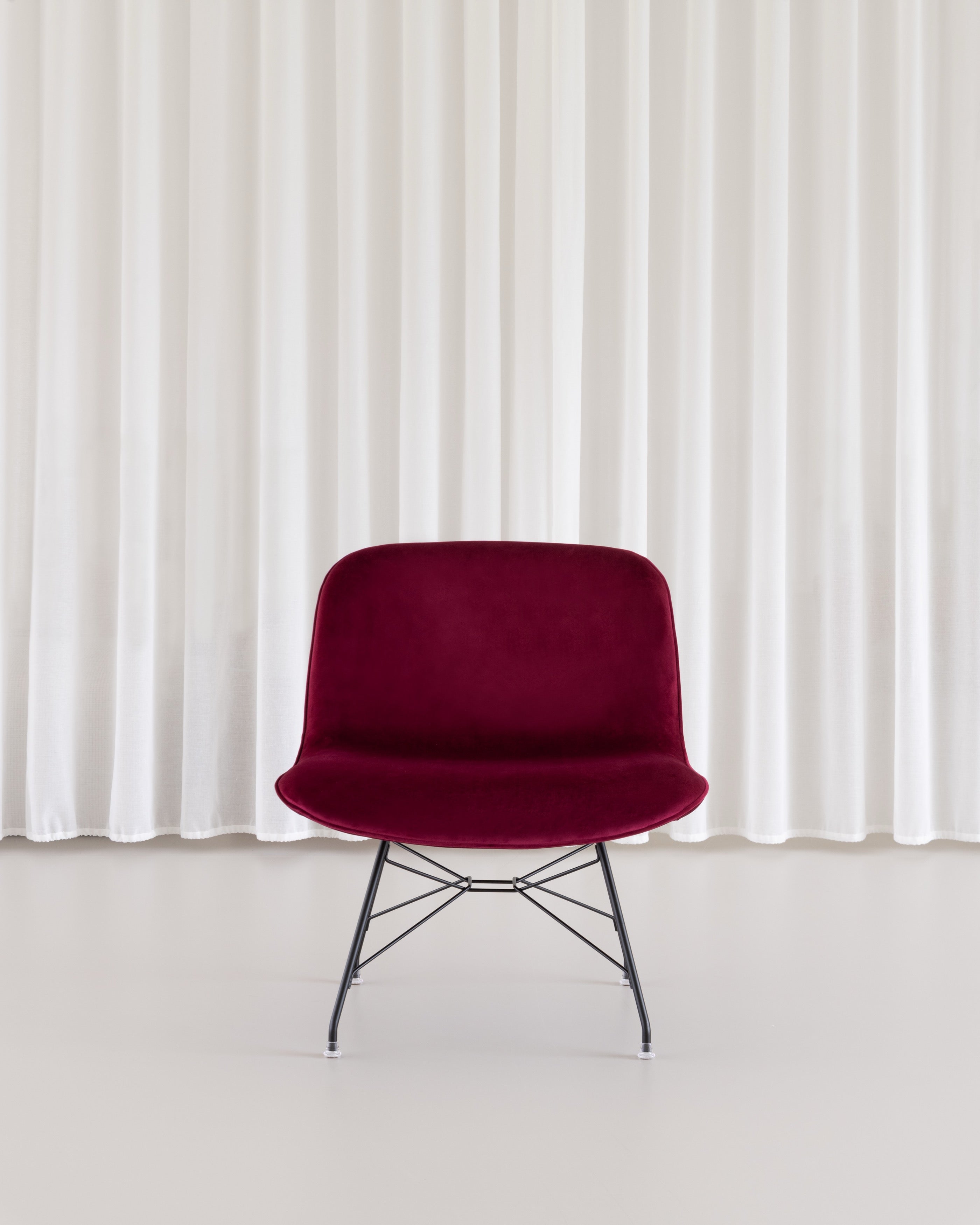 Troy armchair black velvet - front