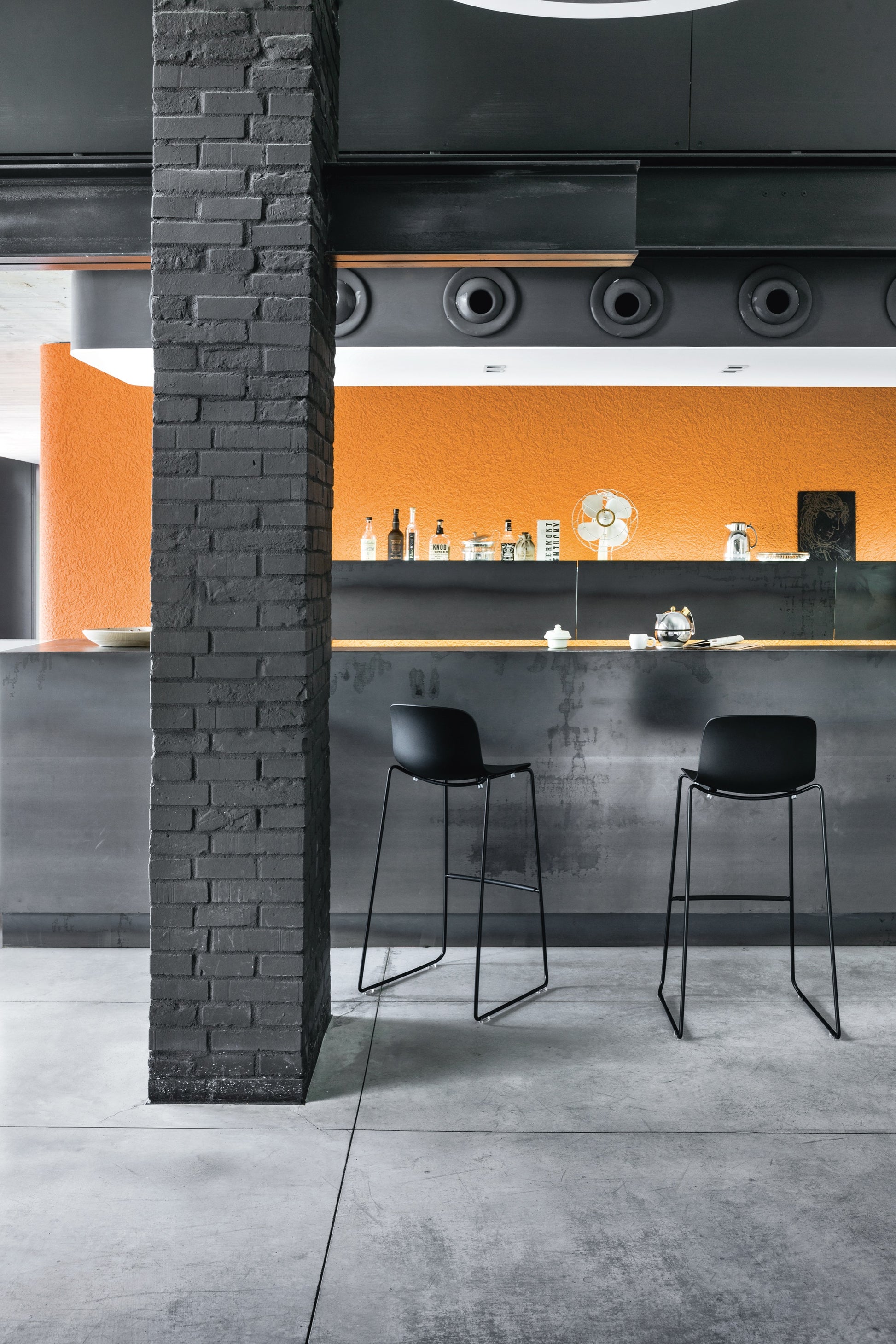 Troy stool black -lifestyle